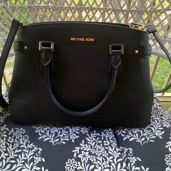 Michael Kors Lynn Satchel - Picture 1 of 8
